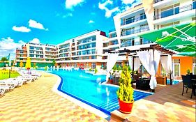 Grand Kamelia Holiday Apartments